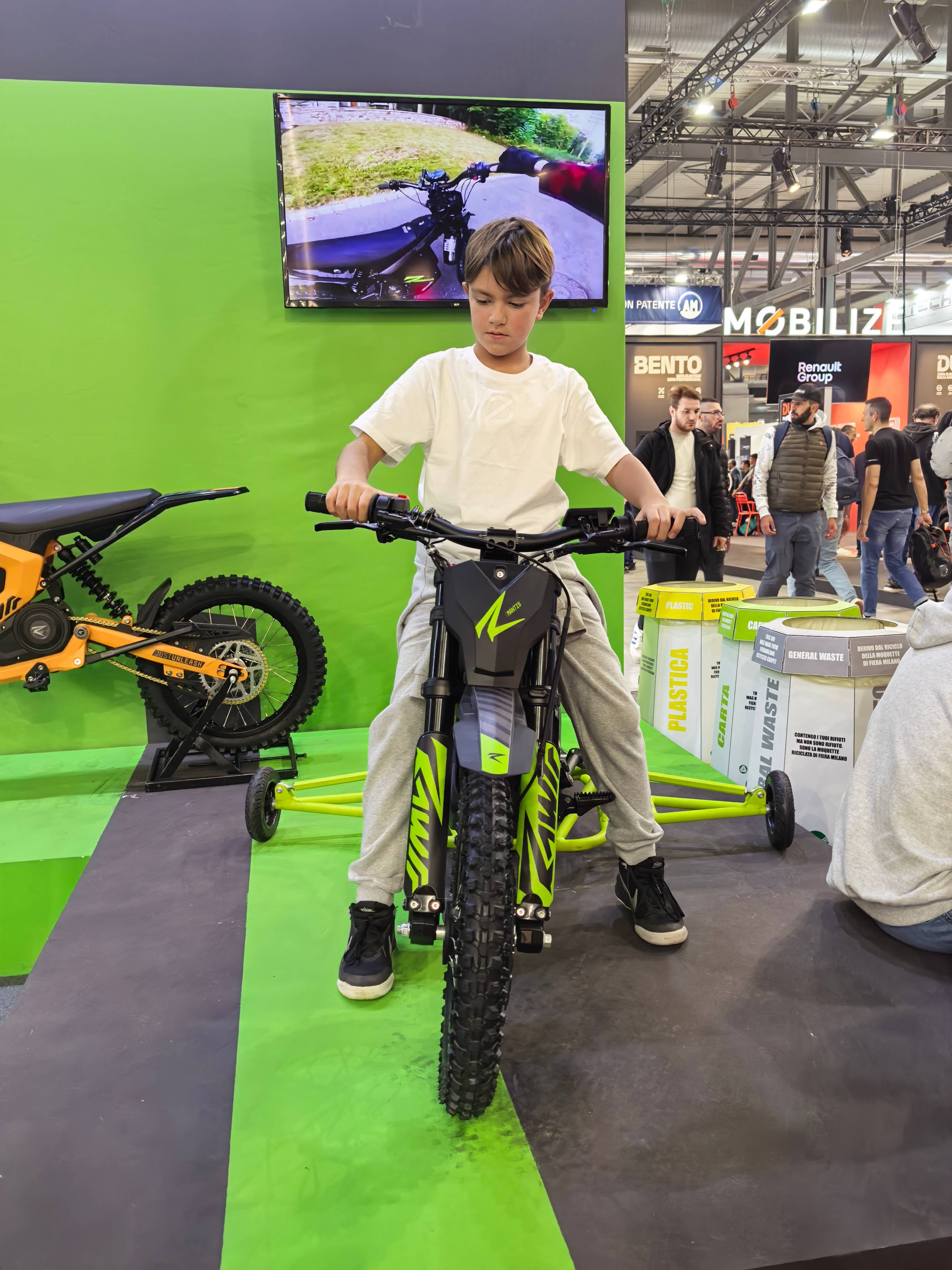 A boy test ride the mantis mini R model