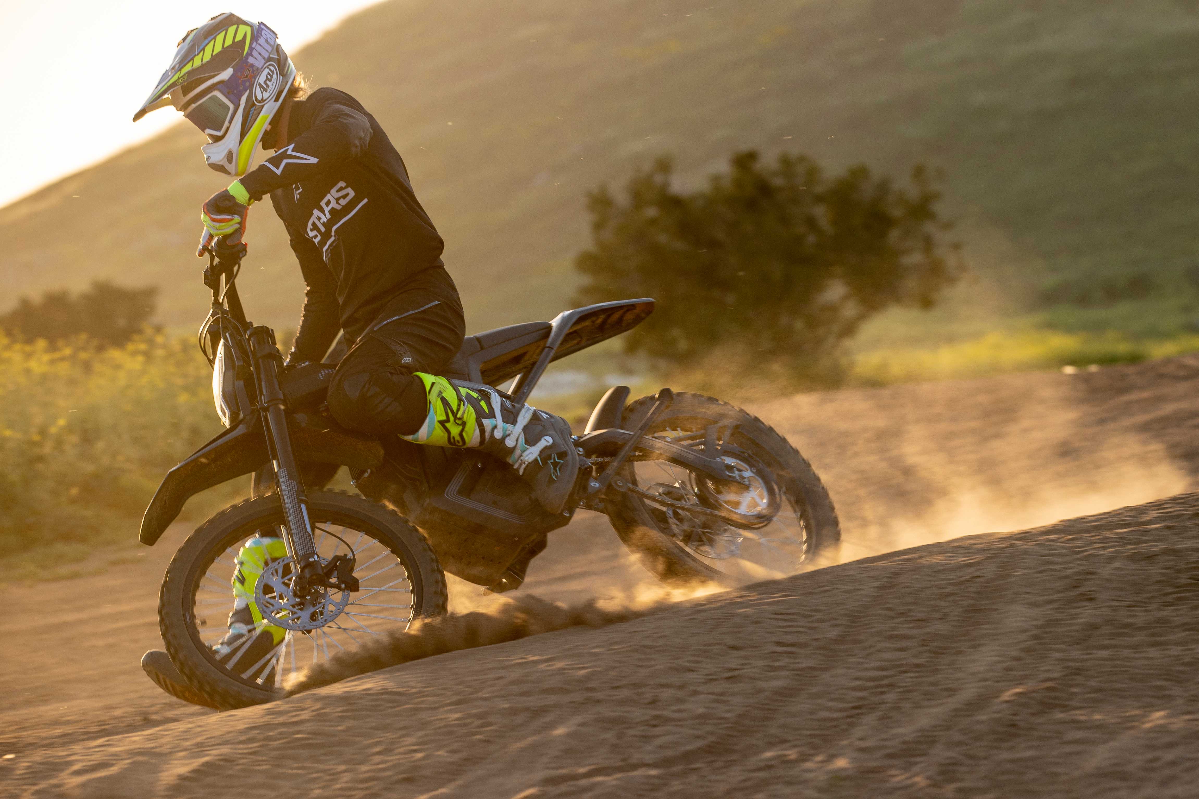 a man ride a rawrr mantis 72V 